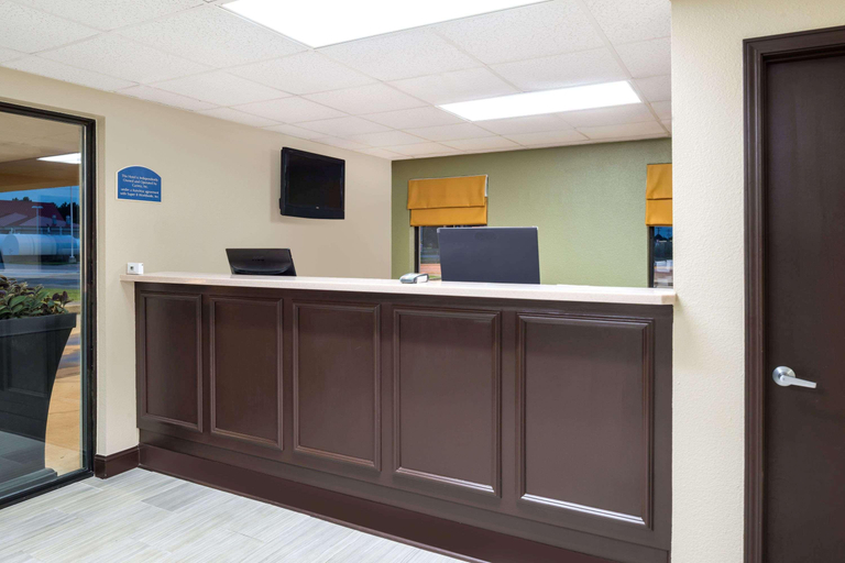 Public Area, Super 8 by Wyndham Charleston MO, Mississippi
