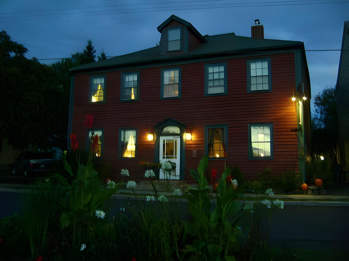 Exterior & Views
