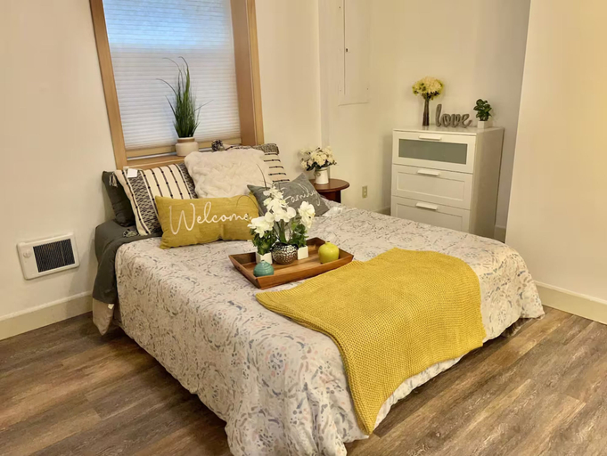 Bedroom 3, Anne Haven Spacious Retreat DT Seattle, Seattle
