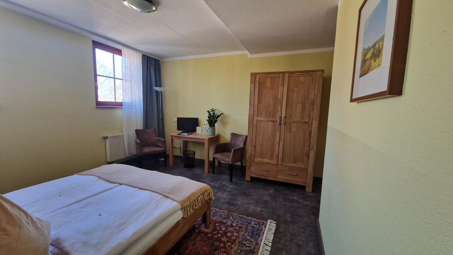 Bedroom 4, Logis Hotel Stadt Neustadt, Saale-Orla-Kreis
