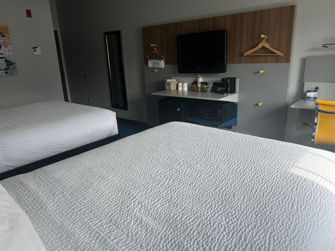 Bedroom 3, Microtel Inn & Suites by Wyndham Mansfield, Tioga