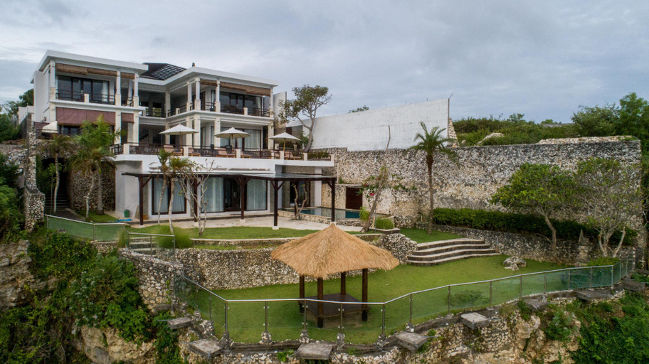 Exterior 1