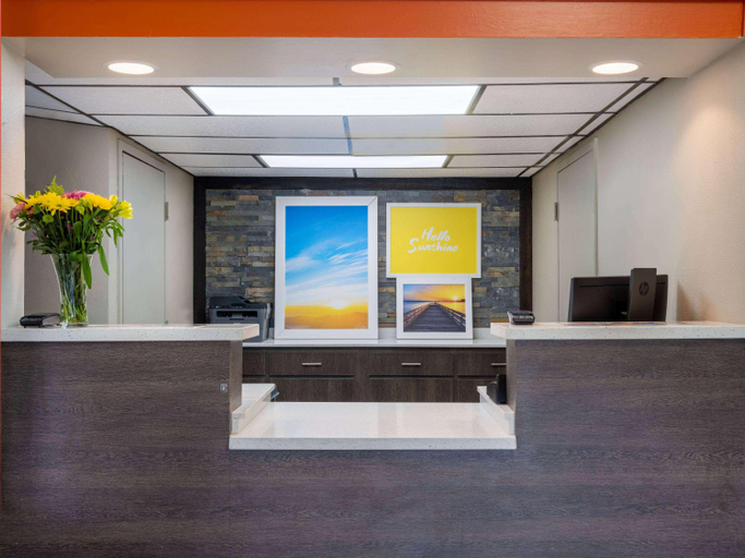 Public Area 2, Days Inn by Wyndham Clemson, Pickens
