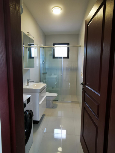 Bathroom, Visnjeva Gardens