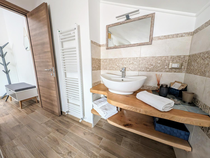 Bathroom 10