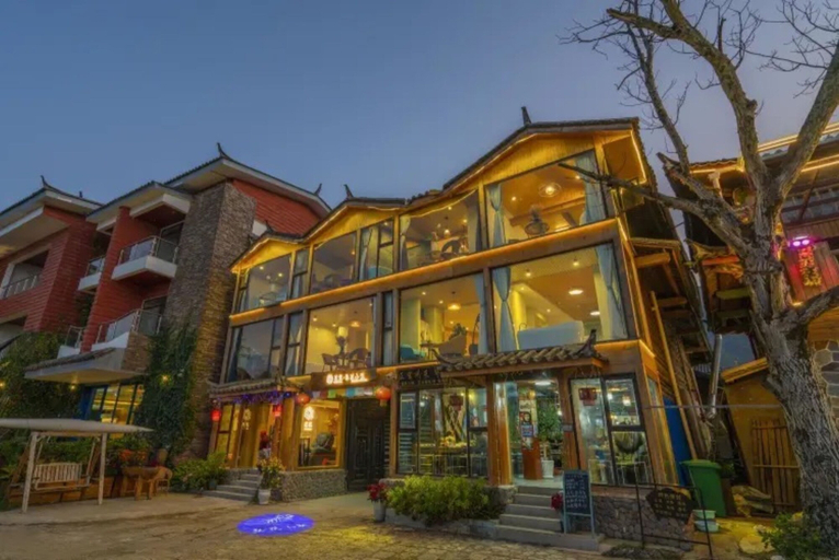 Exterior & Views
