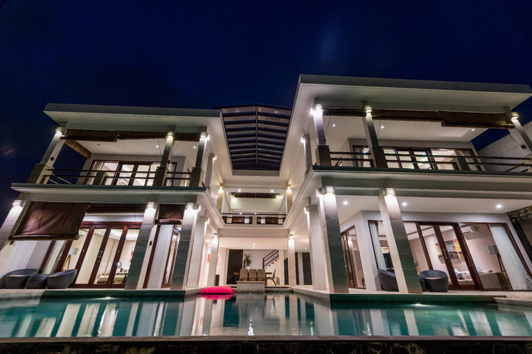 Exterior 12
