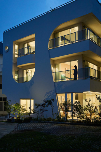 Exterior & Views