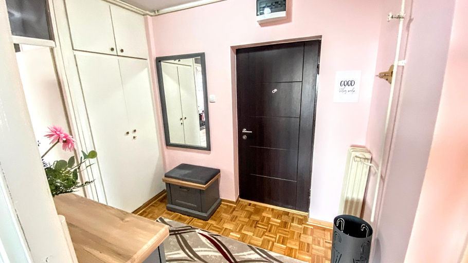 Public Area, Peti, Belgrade
