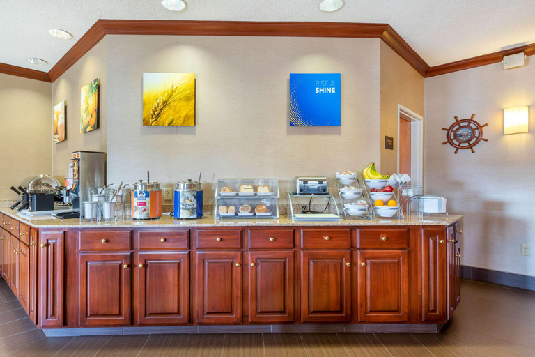 Food & Drinks 4, Comfort Suites Stevensville - St. Joseph, Berrien