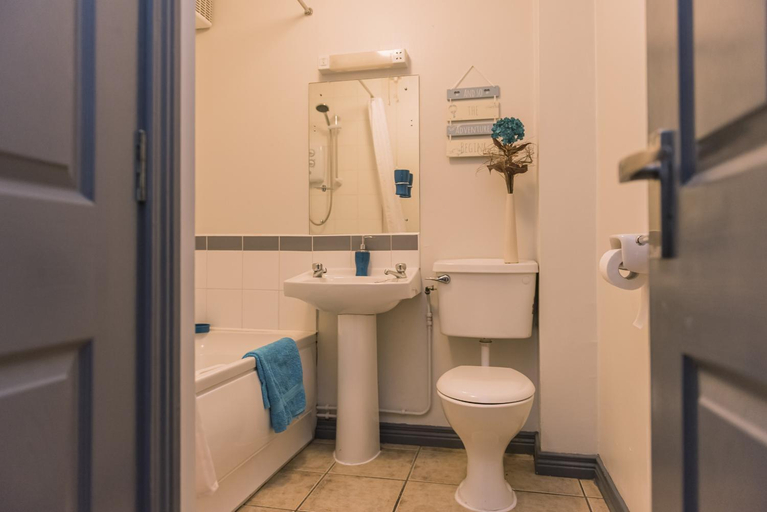 Bathroom, Marine Court