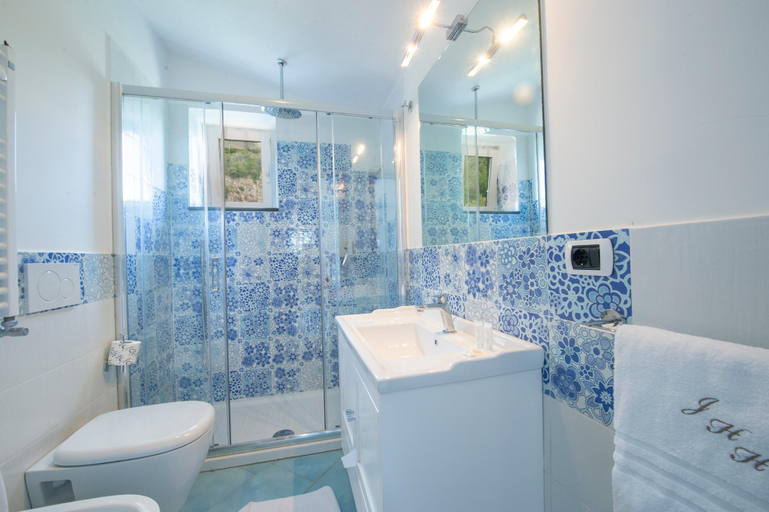 Bathroom 2, Amalfi Coast Apartment Mareblu, Salerno