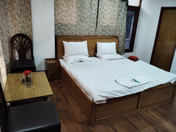 Bedroom 3, Hotel Ruby and Restaurant, Srinagar