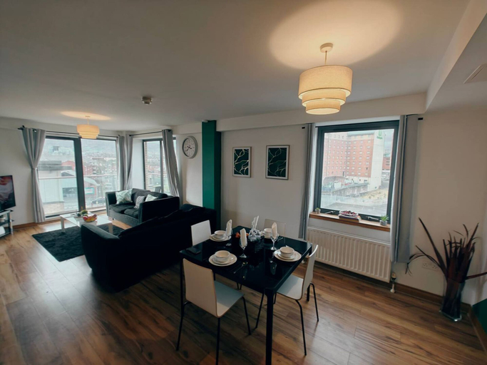Others 3, 2BR Mountain View City Centre, Belfast