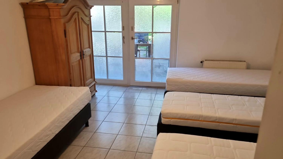 Bedroom 4, Pension Inntalhof, Rosenheim