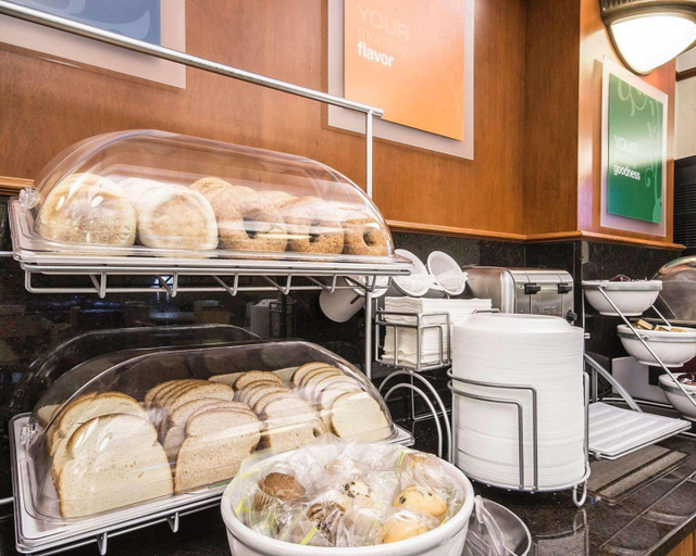 Food & Drinks 5, Comfort Inn & Suites, Columbia-Shuswap