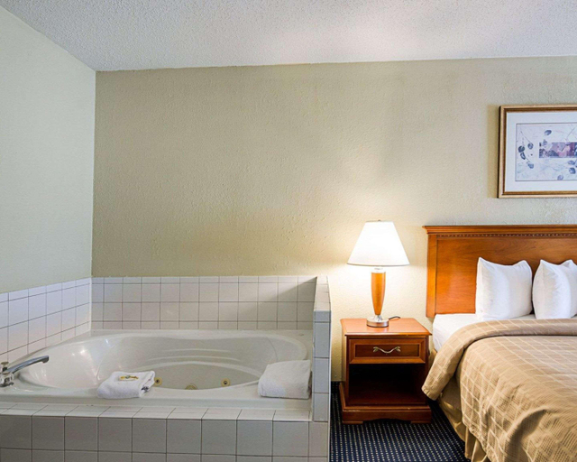 Bedroom 3, Quality Inn Troutville - Roanoke North, Botetourt