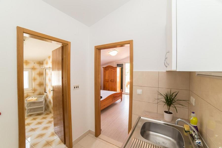 Others 3, Villa Nada, Dugi Rat