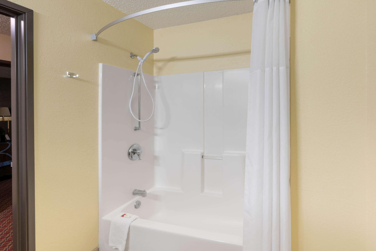 Bathroom 4, Super 8 by Wyndham Fountain, El Paso
