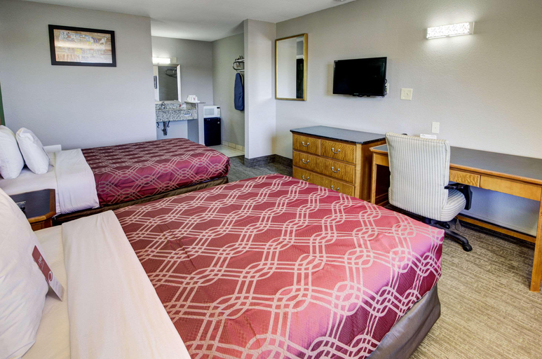 Bedroom 4, Econo Lodge Norfolk Airport, Norfolk