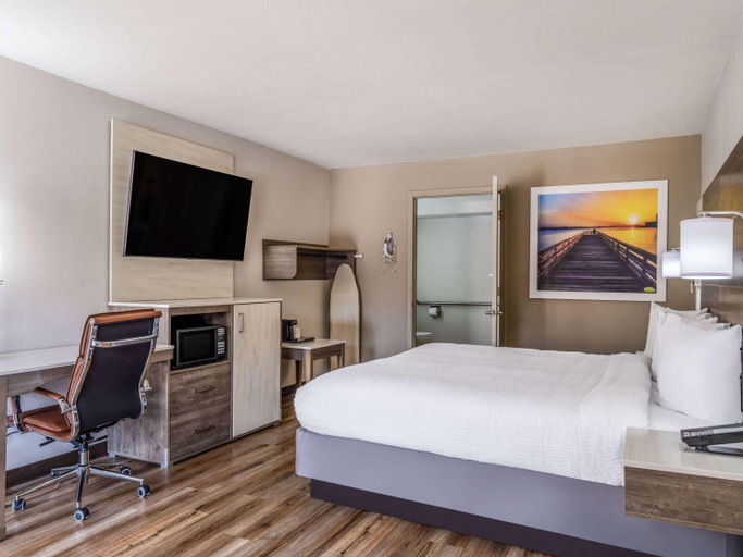 Bedroom 3, Days Inn by Wyndham Clemson, Pickens