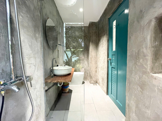 Joi Boutique Bãi Trước - Tap to explore photos