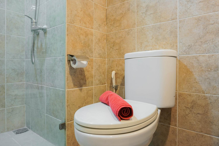 Bathroom 16