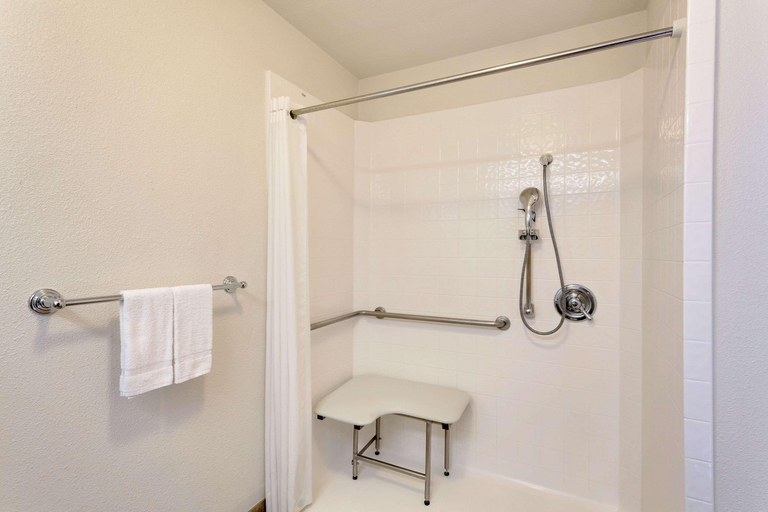 Bathroom 5, Super 8 by Wyndham Alturas, Modoc