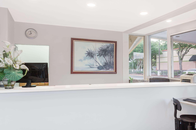 Public Area 2, Howard Johnson by Wyndham Vero Beach / Downtown, Indian River