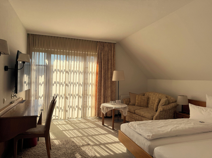 Bedroom 3, Hotel Tannenhof, Gießen