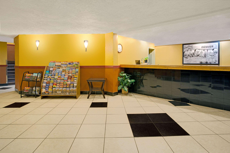 Public Area 2, Super 8 by Wyndham Denver Stapleton, Denver