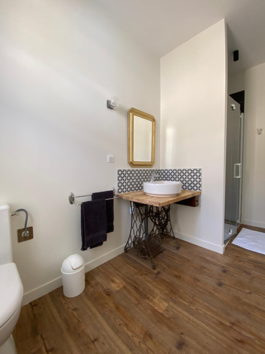 Bathroom, Vers le beau, Gers
