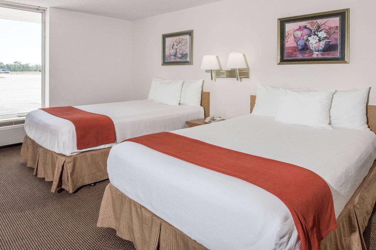 Bedroom 5, Days Inn By Wyndham Adel I-75, Cook