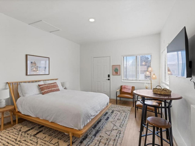 Others 3, Mountain Views, Rainfall Shower, Studio Apartment, El Paso