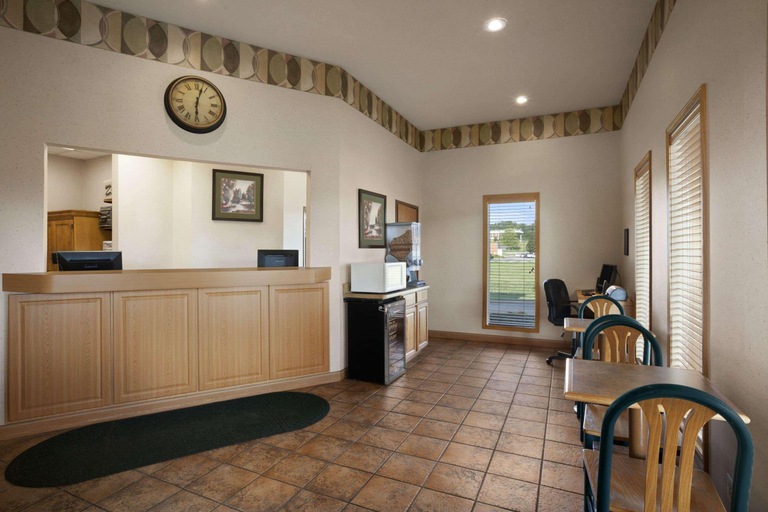 Public Area 2, Super 8 by Wyndham Collinsville St. Louis, Madison