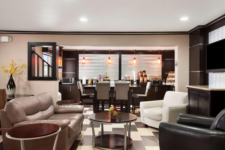 Public Area 2, Days Inn & Suites by Wyndham Conroe North, Montgomery