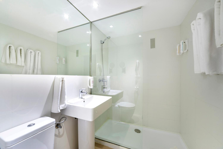 Bathroom 5, FERGUS Club Mallorca Waterpark, Baleares