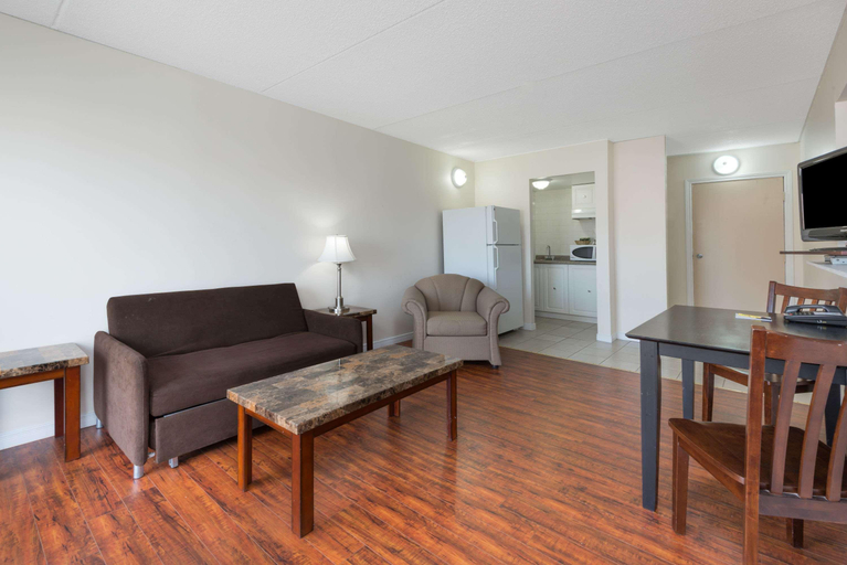 Bedroom 3, Super 8 by Wyndham Cambridge/Kitchener/Waterloo Area, Waterloo