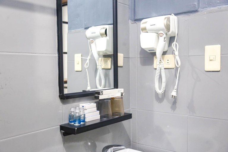 Bathroom 10