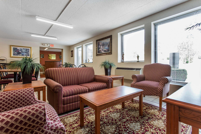 Public Area 2, Econo Lodge & Suites Southern Pines, Moore