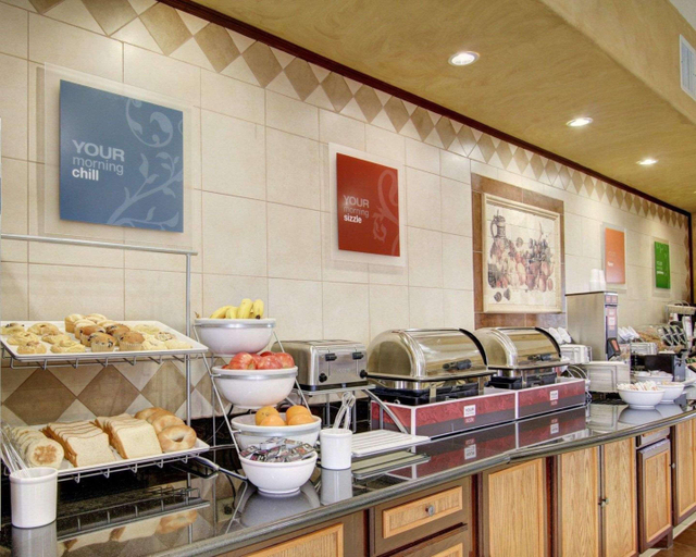 Food & Drinks 5, Comfort Inn & Suites Alvarado, Johnson