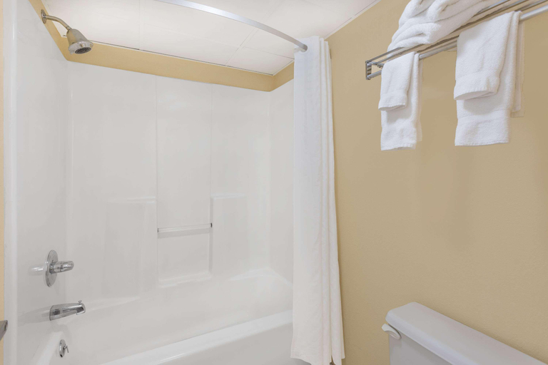 Bathroom 4, Baymont Inn & Suites Sevierville Pigeon Forge, Sevier