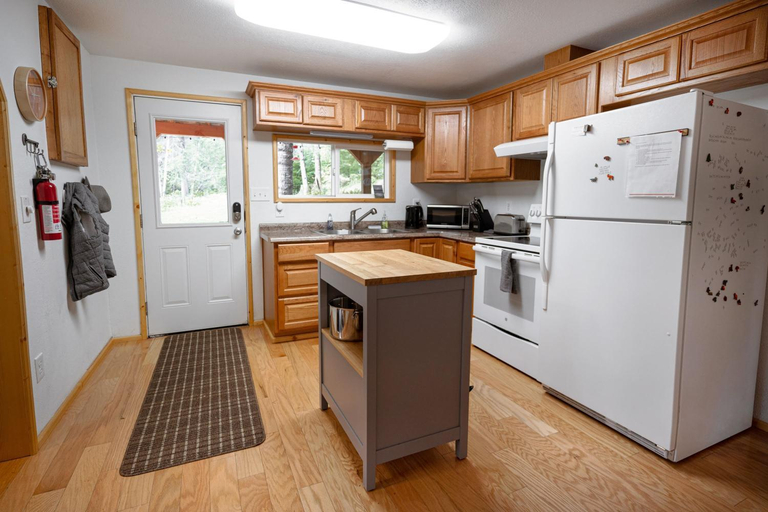 Others 2, Tilted Timbers Cabin - Hot Tub - wifi, Pierce