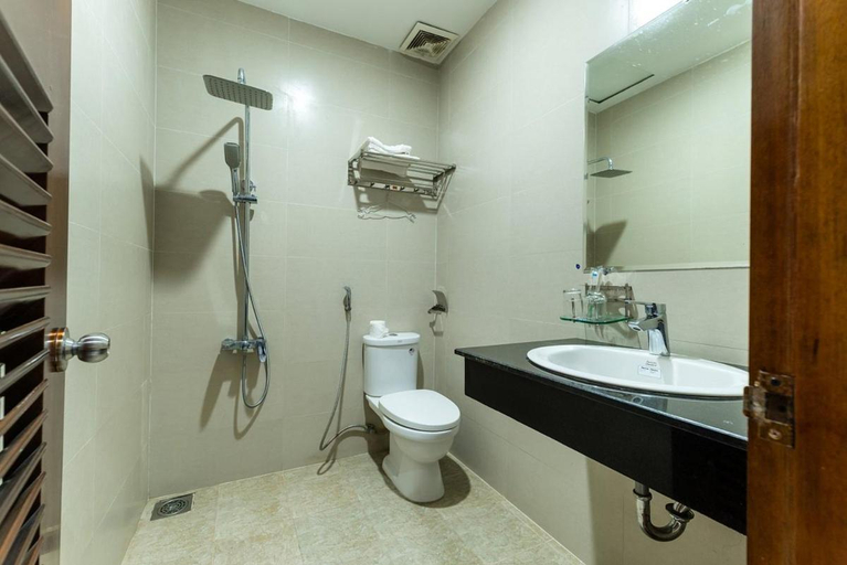 Bathroom 5, Rose Hotel, Da Nang