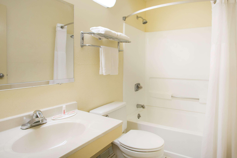Bathroom 4, Super 8 by Wyndham Lexington VA, Rockbridge