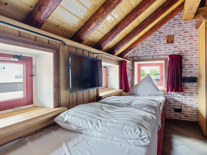 Bedroom, Detached Home in Friesland by Canal, Tytsjerksteradiel