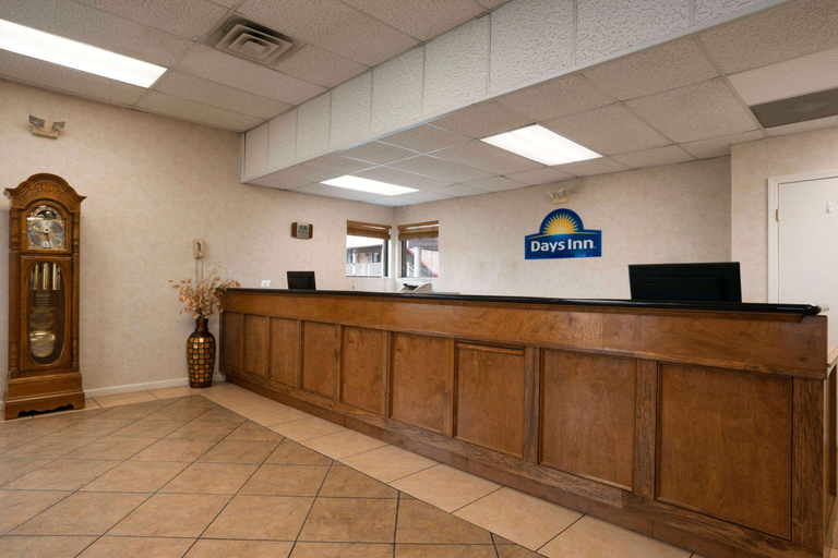 Public Area 2, Days Inn by Wyndham Huntington, Cabell