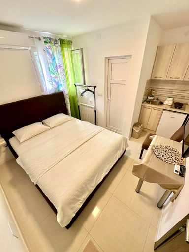 Others 2, Montenegrina Apartment