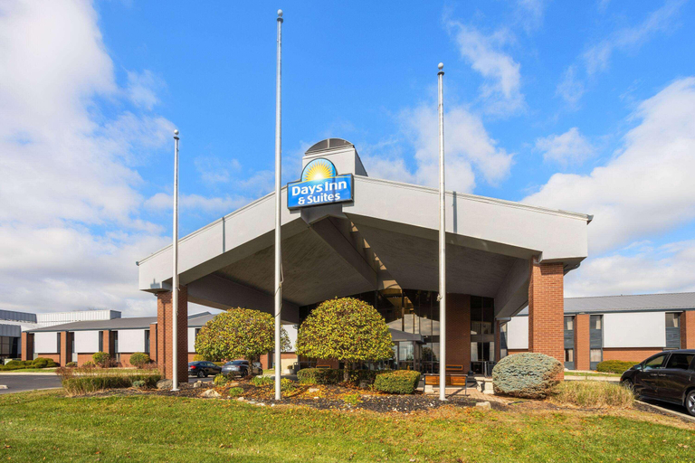 Exterior & Views 2, Days Inn & Suites by Wyndham Northwest Indianapolis, Indianapolis