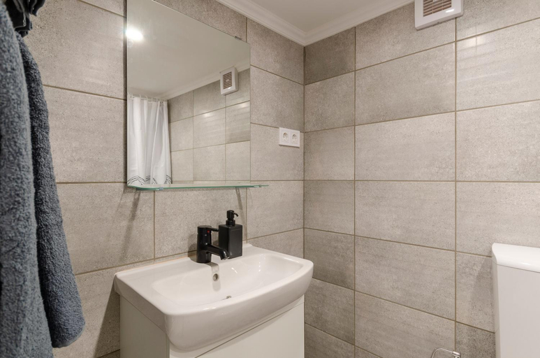 Bathroom, Bartok Suites, Budapesti